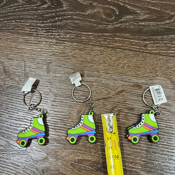 NWT 3 total roller skate keychains by fun express multi color - Picture 3 of 6